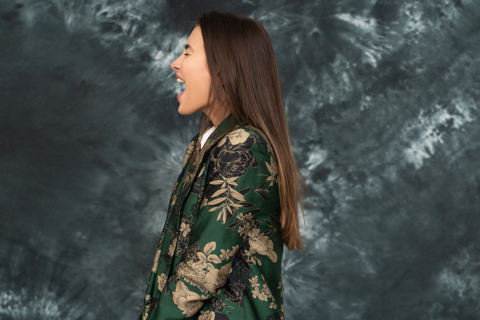 Portrait of screaming business woman in green japanese jacket