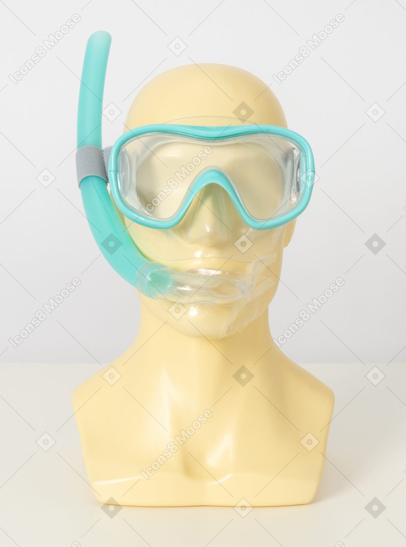 Cabeza de maniquí con máscara de buceo turquesa