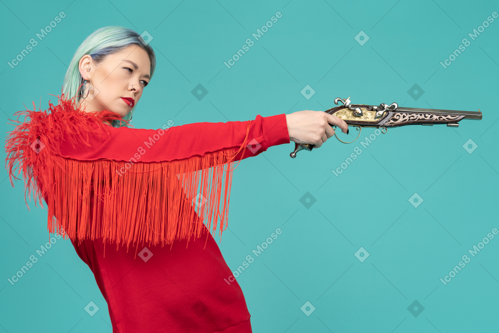 Donna che mira una pistola