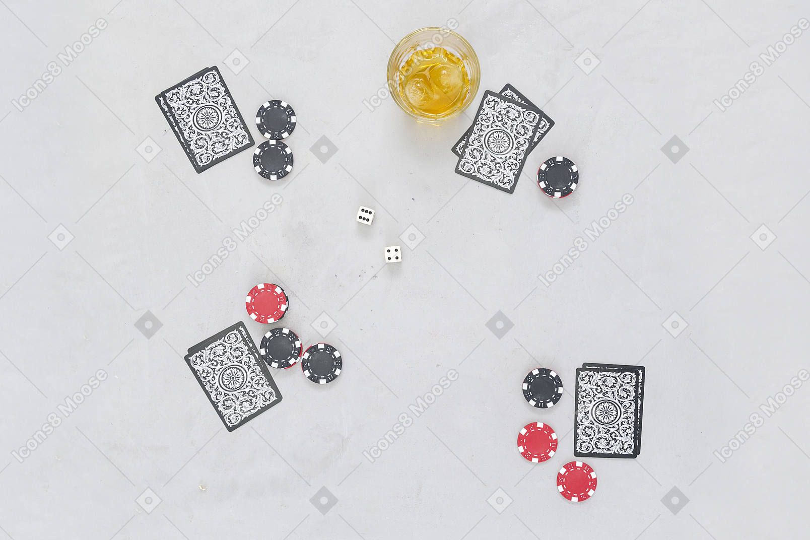 Les jeux de cartes viennent bien avec les boissons alcoolisées