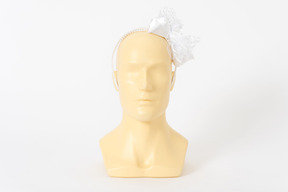 White hairband with a bow on a mannequin head