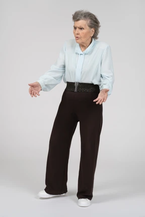 Three-quarter view of an old woman arguing