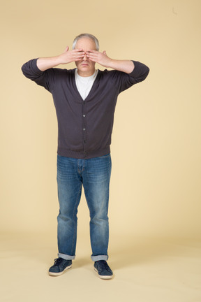 Man in casual clothes standing