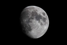 Luna nello spazio