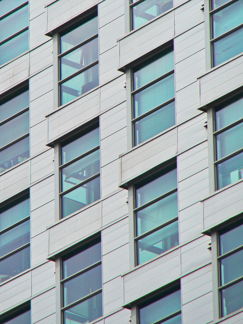 Fenêtres d'un immeuble de bureaux