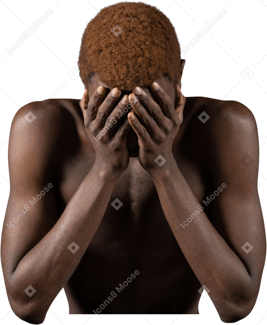 Vista frontal de um jovem homem afro retraído sentado perto de uma carne
