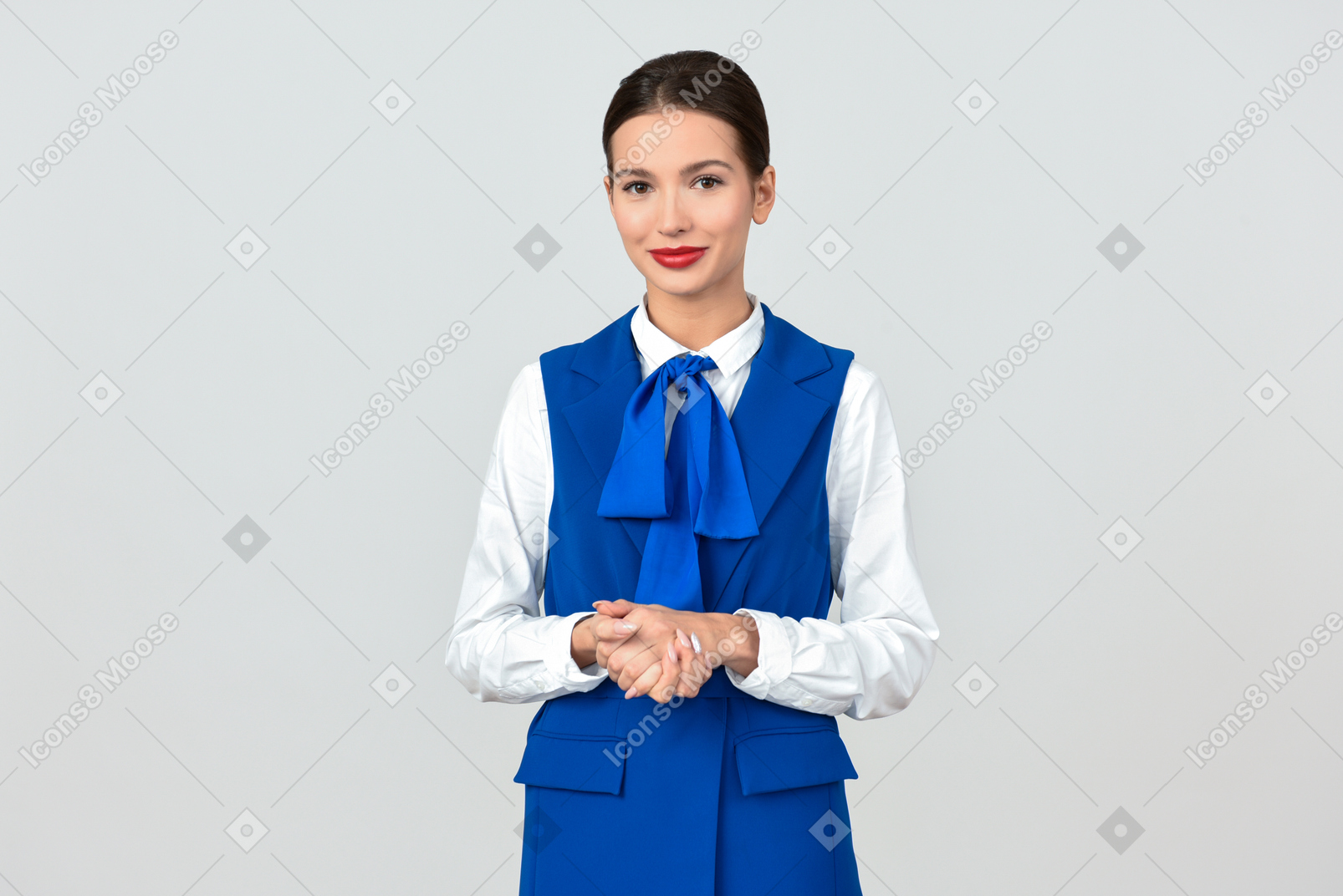 Bellissimo assistente di volo in uniforme blu