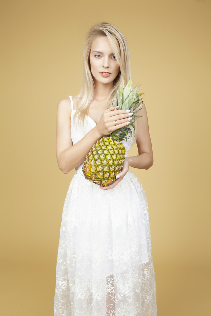 Bride holding a pineapple