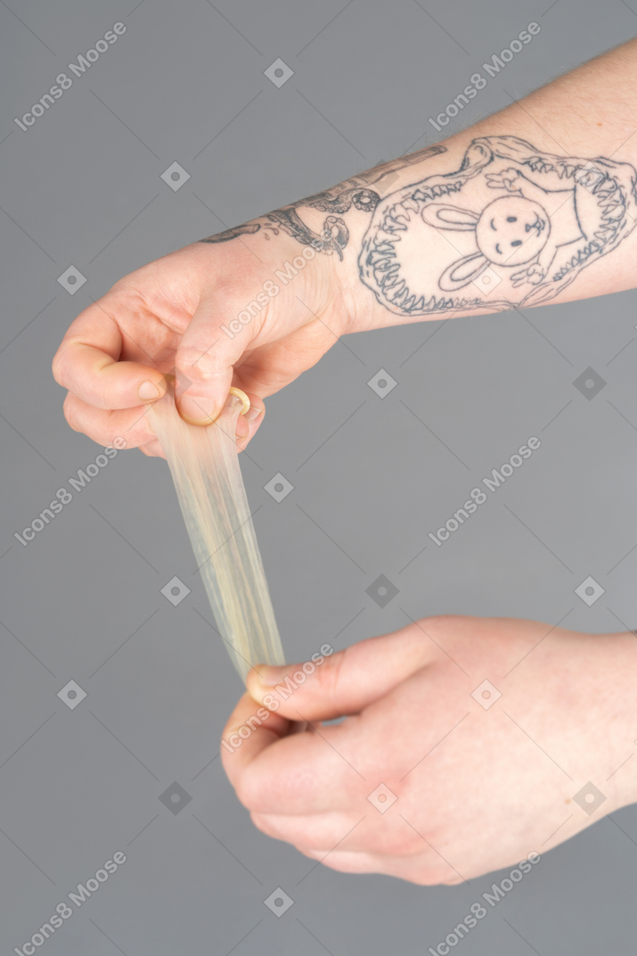 Esticando um preservativo