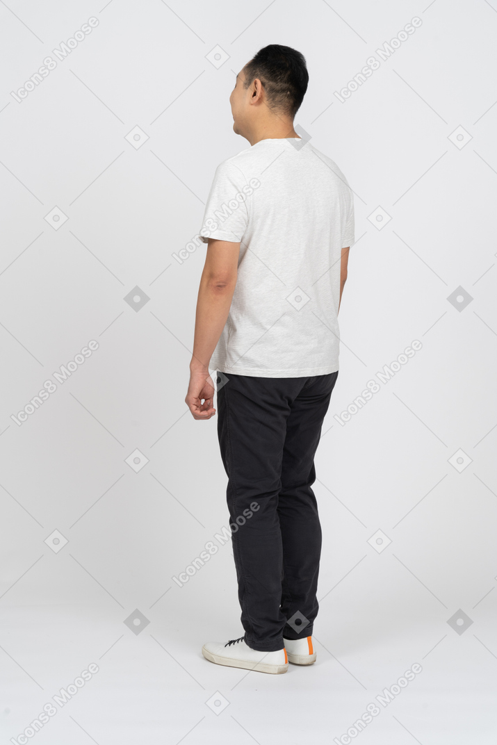 Three-quarter view of a man in casual clothes looking up