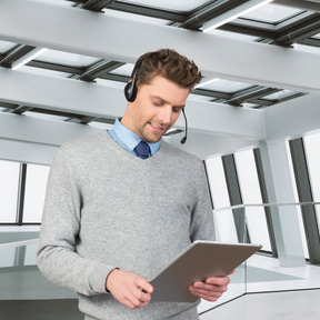 Call center agent with headset and tablet