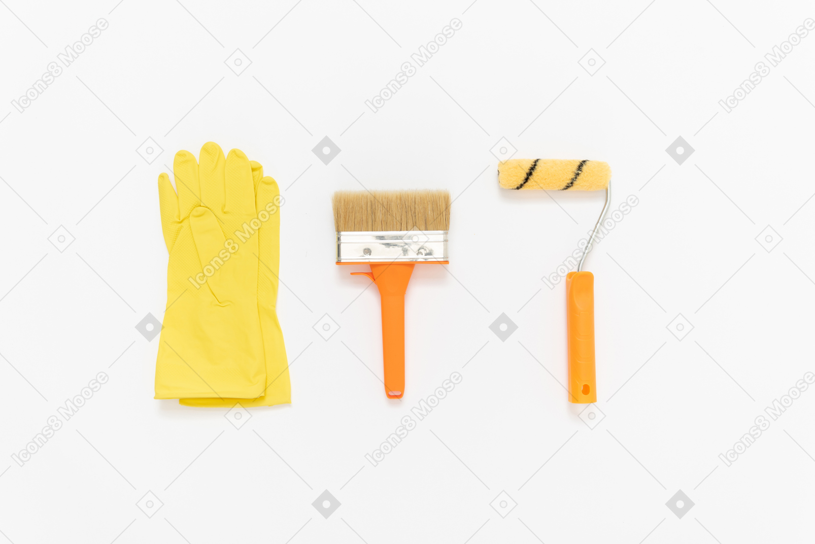 Un conjunto de herramientas de pintura ordenadas cuidadosamente sobre el fondo blanco.