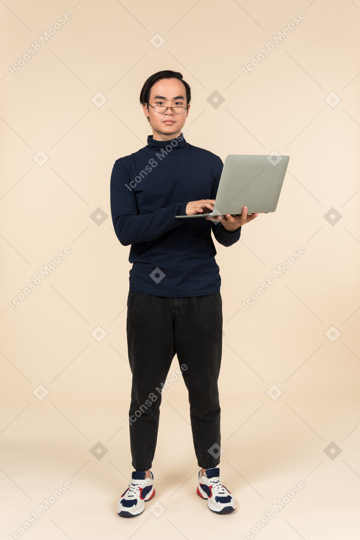 Young asian man presenting a laptop