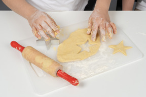 Cutting a star out of a dough