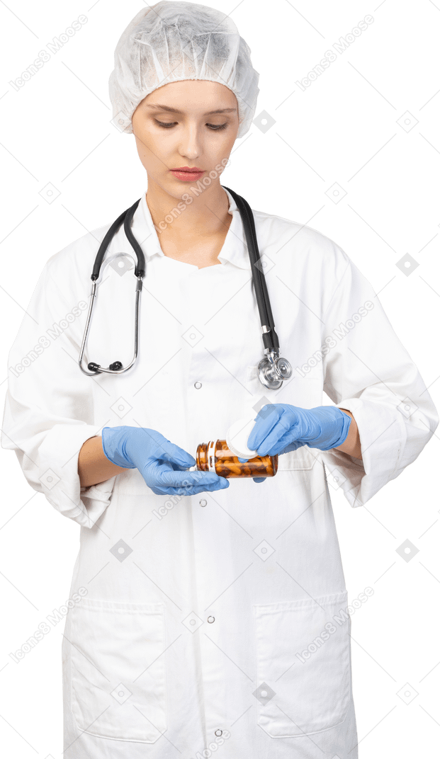 Vista frontale di una giovane dottoressa che versa pillole dal barattolo
