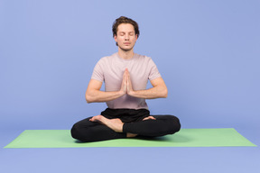 Schwimmendes yoga