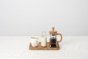 Todos los elementos necesarios para una perfecta taza de café.