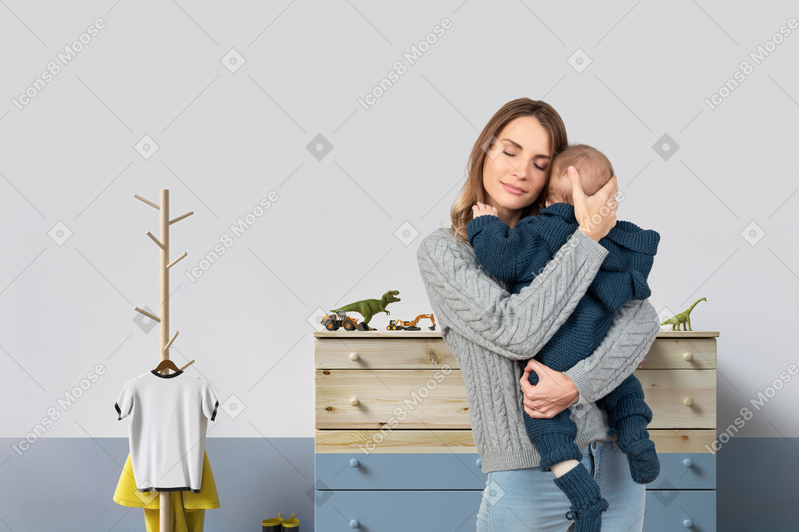 一个女人在怀里抱着一个婴儿