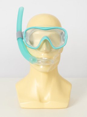 Tête de mannequin avec masque de plongée turquoise