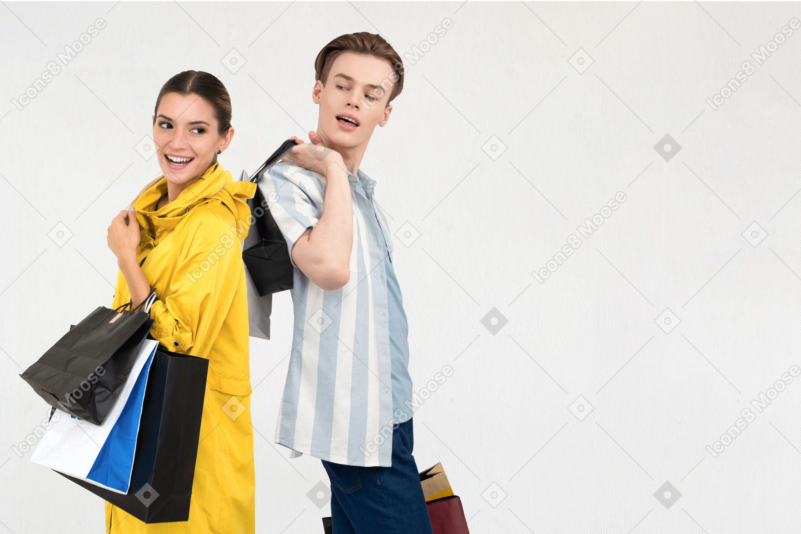 Homme et femme avec des sacs à provisions
