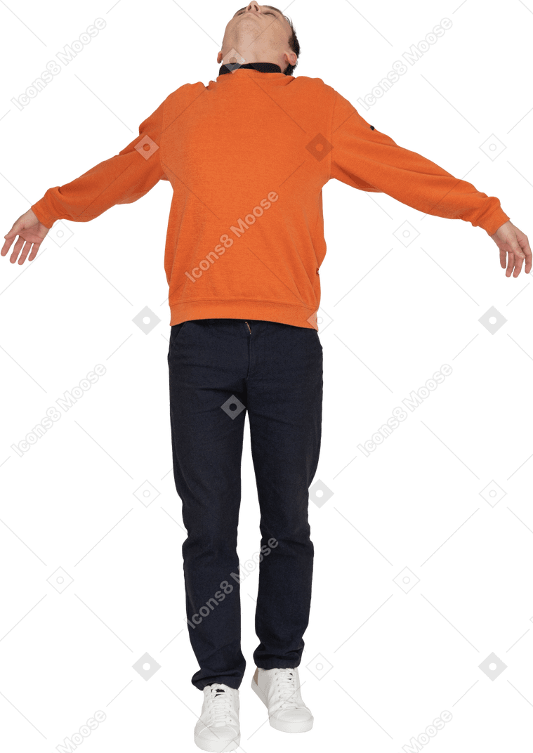 Jovem em moletom laranja pulando