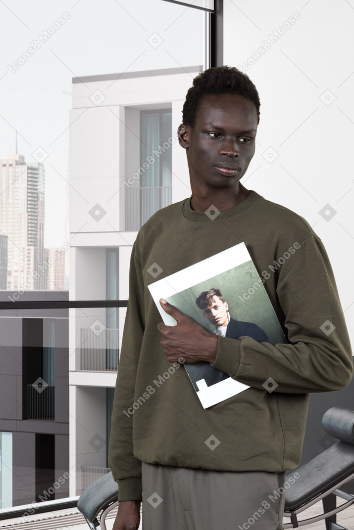 Man holding a magazine