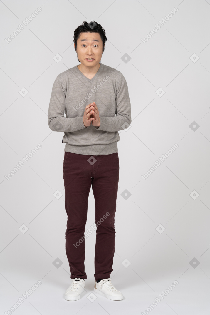 Man in casual clothes standing