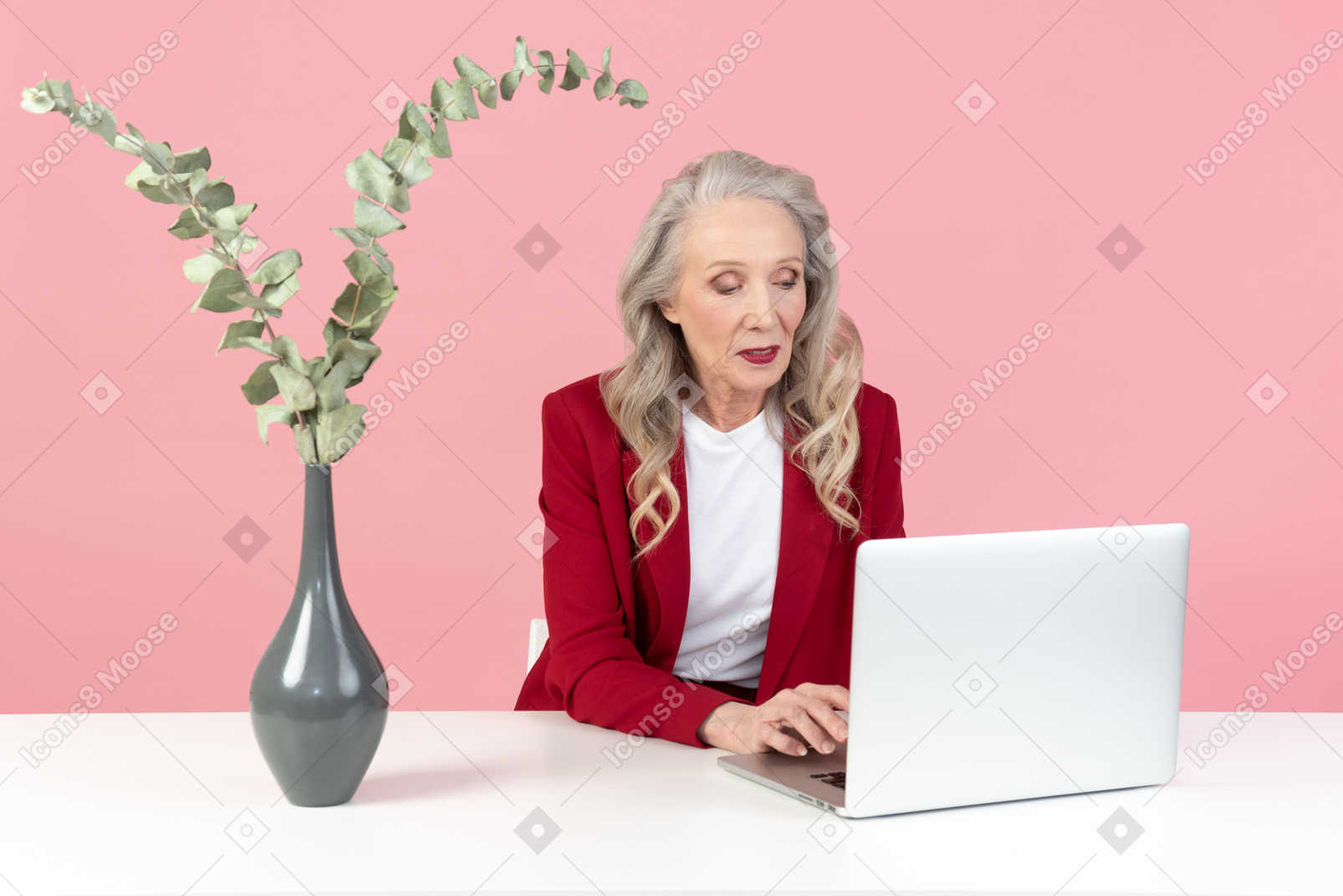 Aged fashionable woman wokring on computer