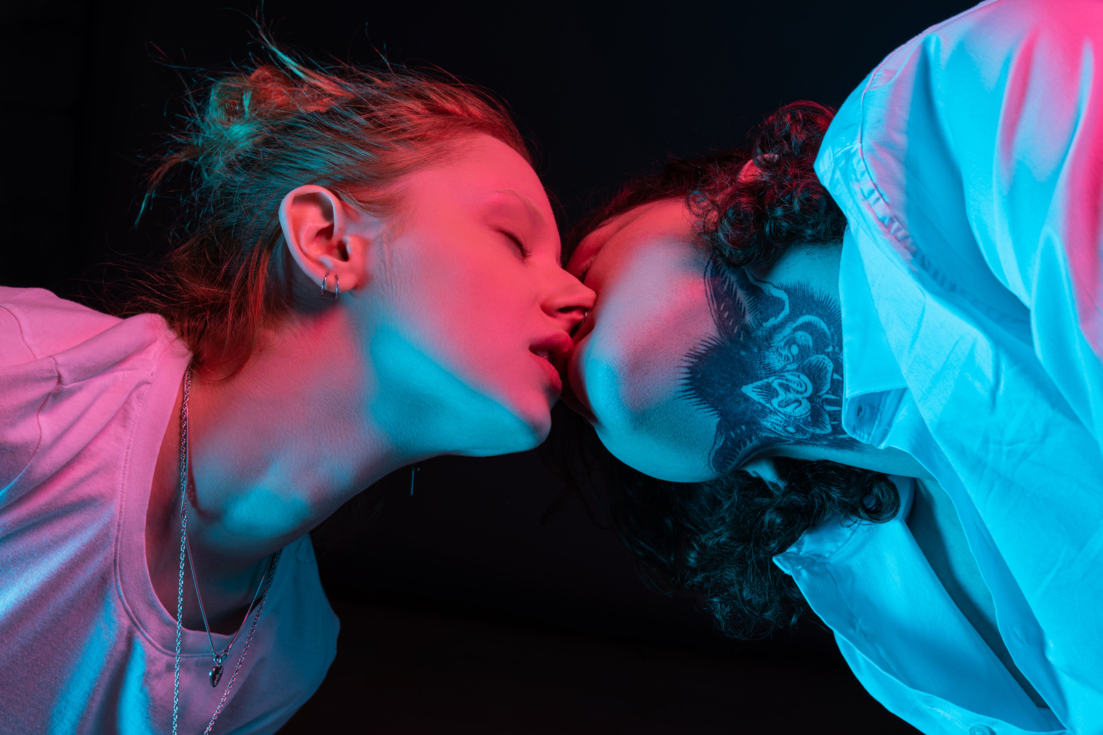 Close up a couple kissing in neon