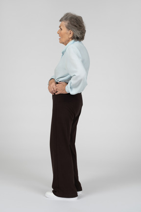 Side view of en elderly woman standing