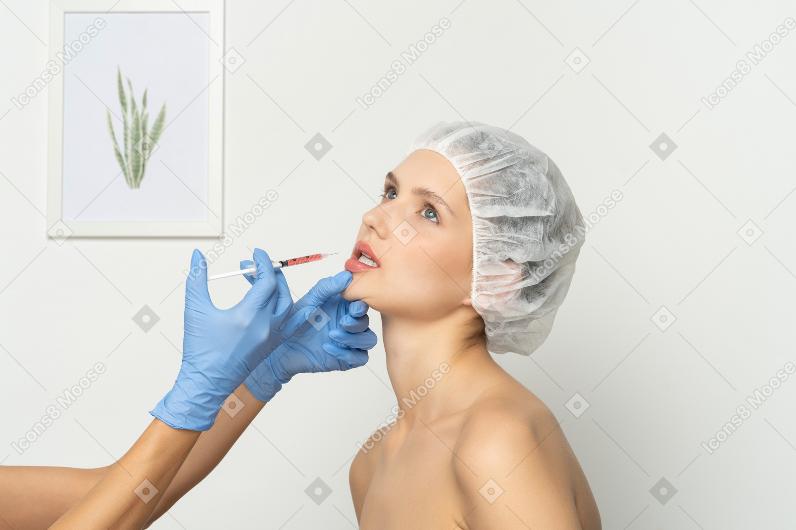 Mujer joven a punto de conseguir rellenos labiales