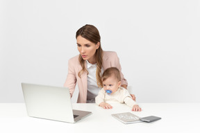 Essere dipendente freelance e mamma non è affatto facile
