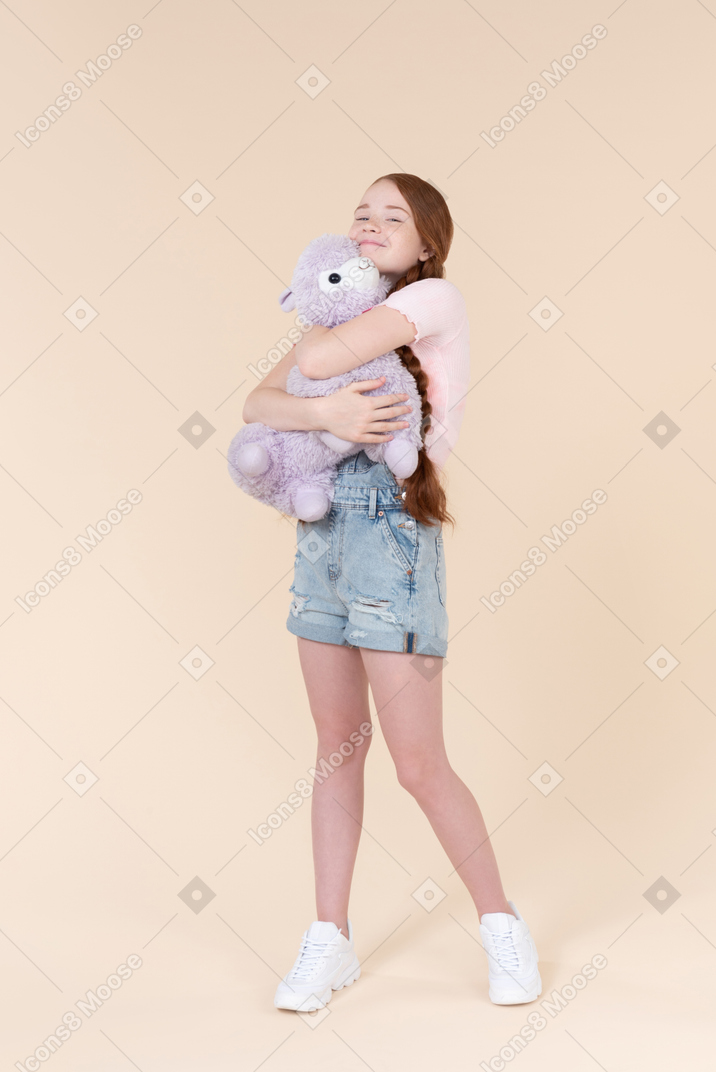 Hugging alpaka is very nice