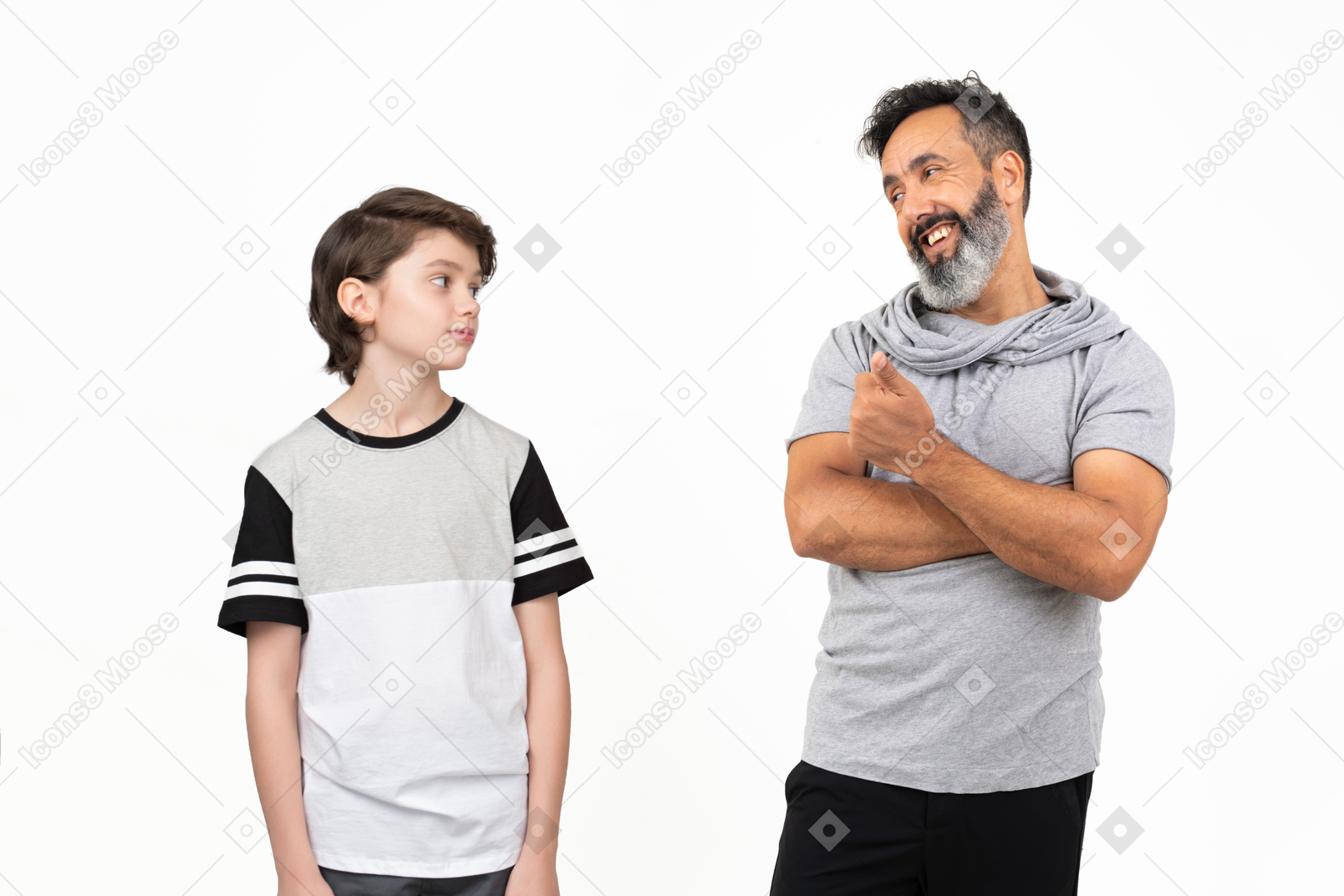 Отец поддерживает своего сына