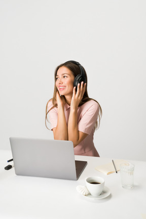 Disfrutando de la música en los auriculares