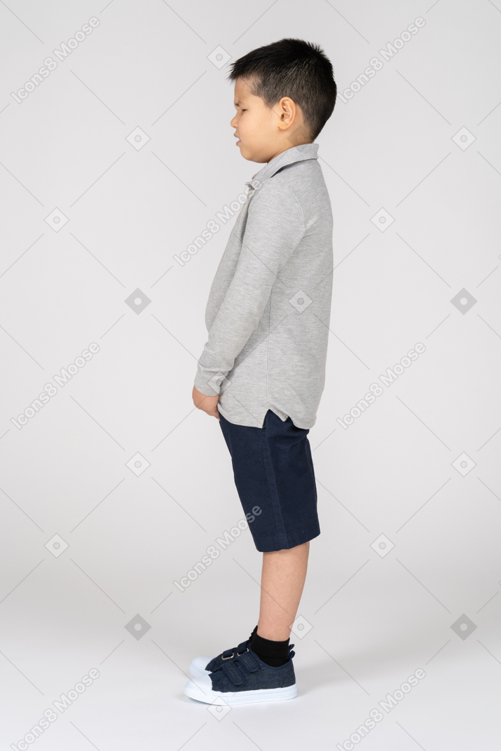 Perfil do menino triste imagem de stock. Imagem de sério - 41013853