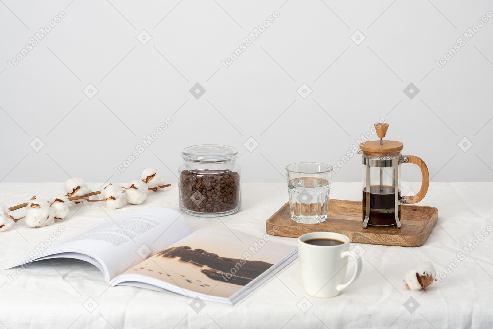 Кофе и журнал - все, что мне нужно