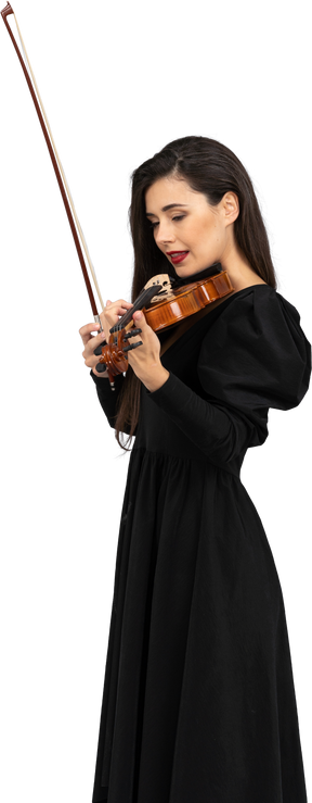 Gros plan, de, a, jeune femme, dans, robe noire, jouer violon