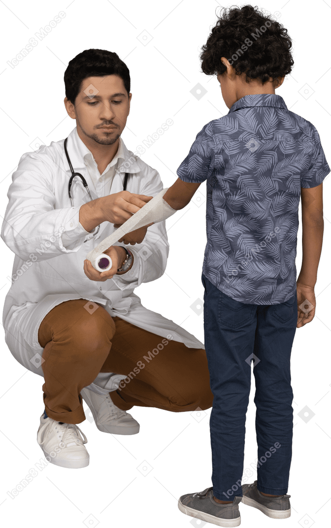 Arzt bandagiert die hand