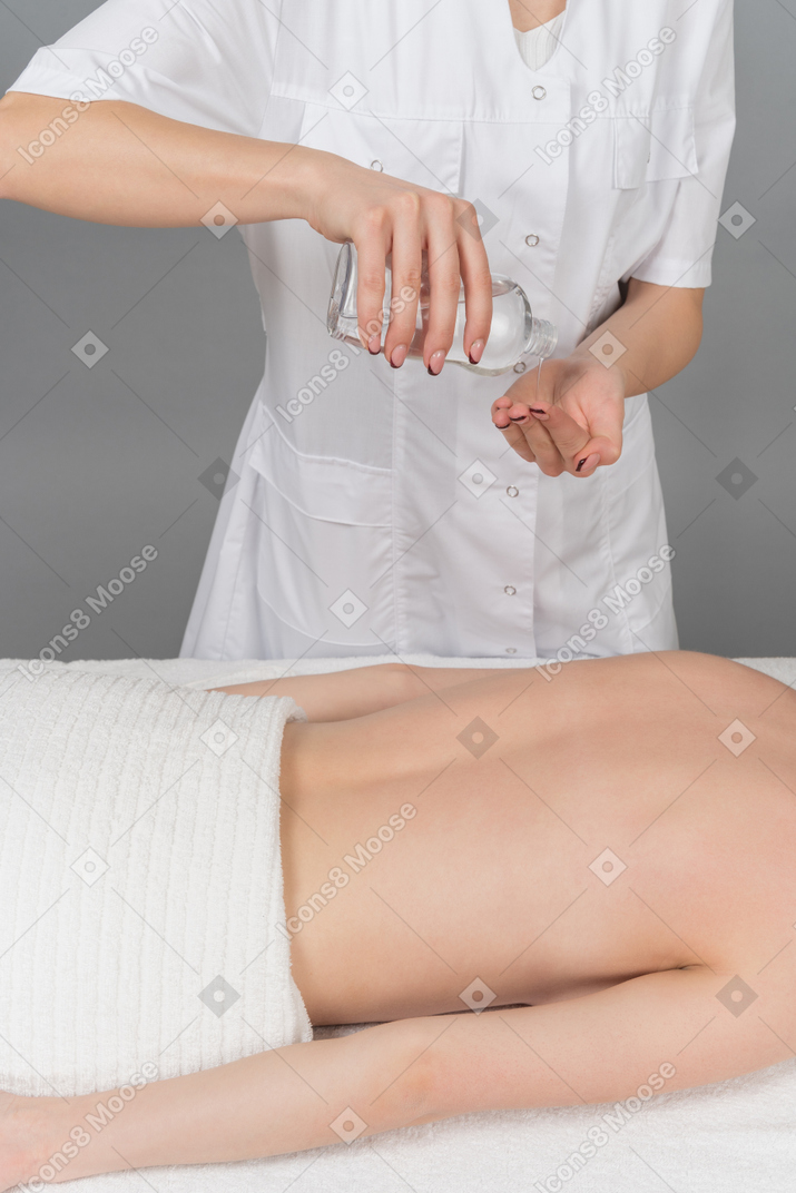 Applying a massage oil