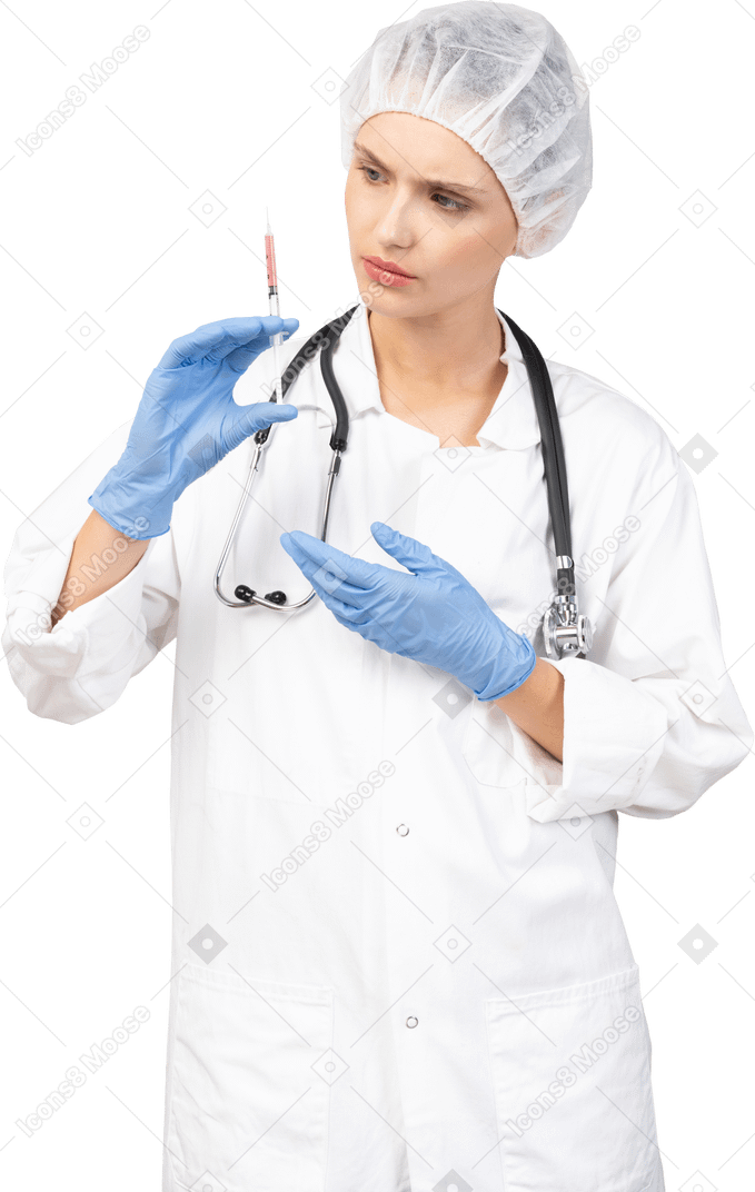Vista frontal de uma jovem médica segurando uma seringa