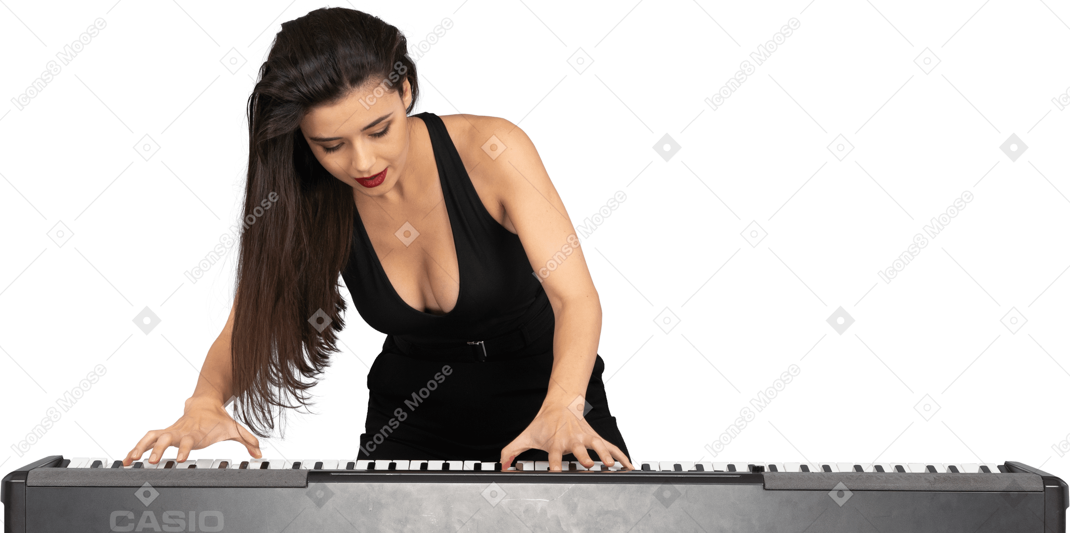 Vista frontale di una giovane donna in abito nero, suonare il pianoforte