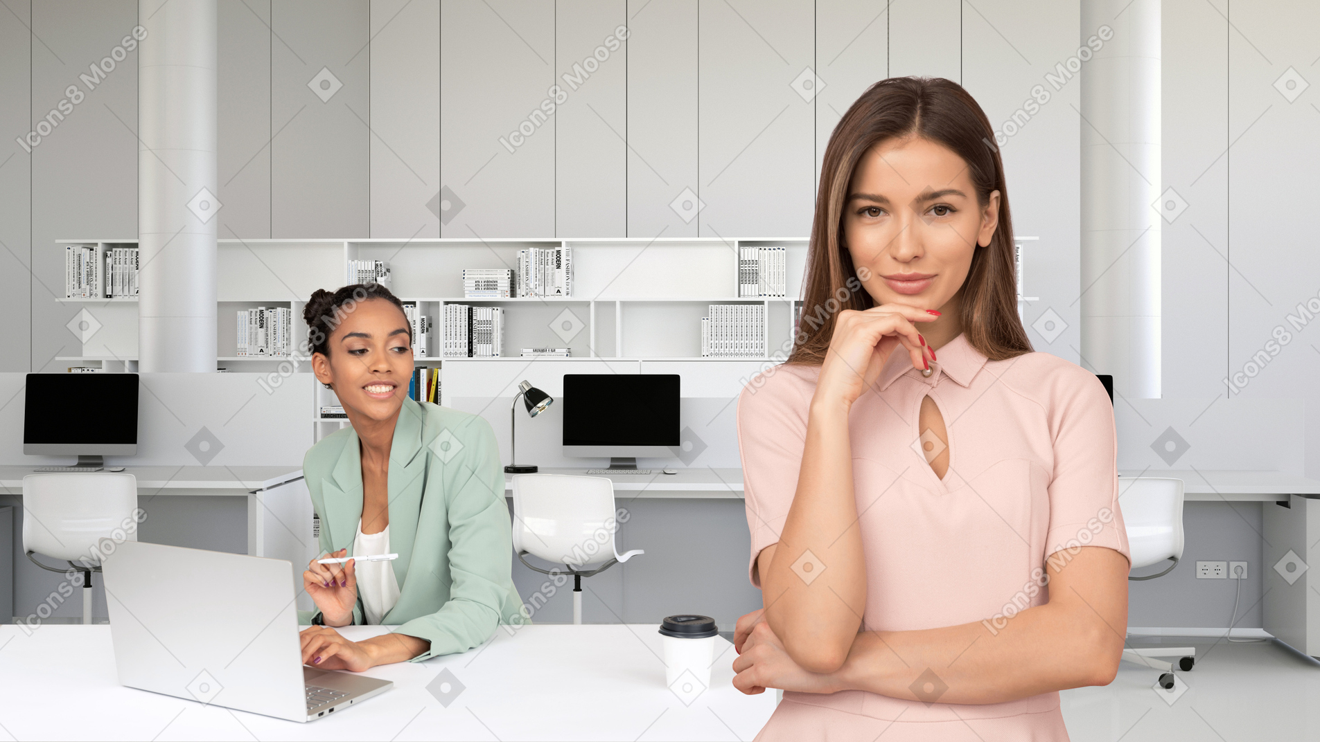 Duas trabalhadoras de escritório femininas
