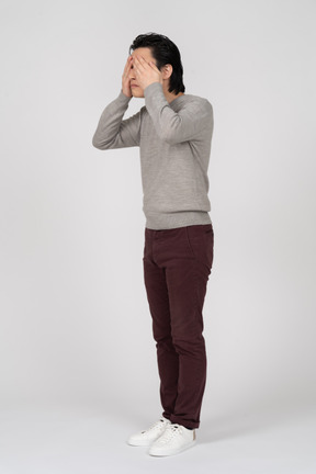 Man in casual clothes standing