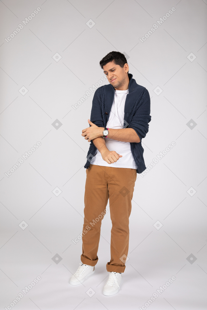 Man in casual clothes standing