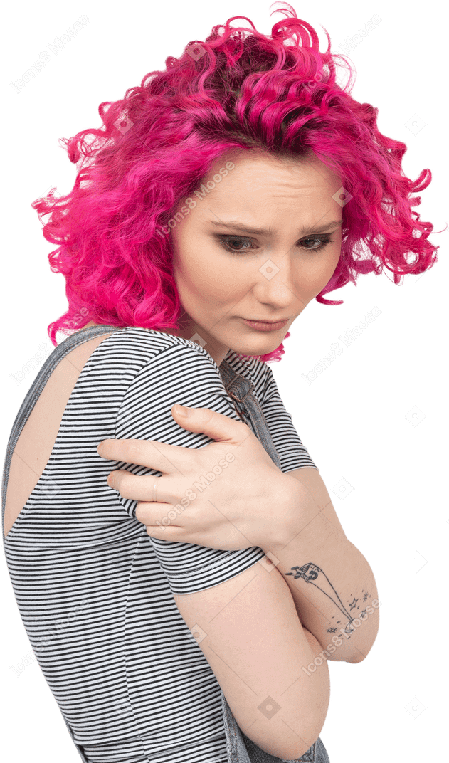 Miserable chica de pelo rosa