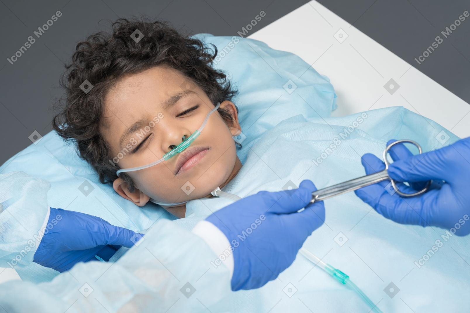 小さな男の子の手術