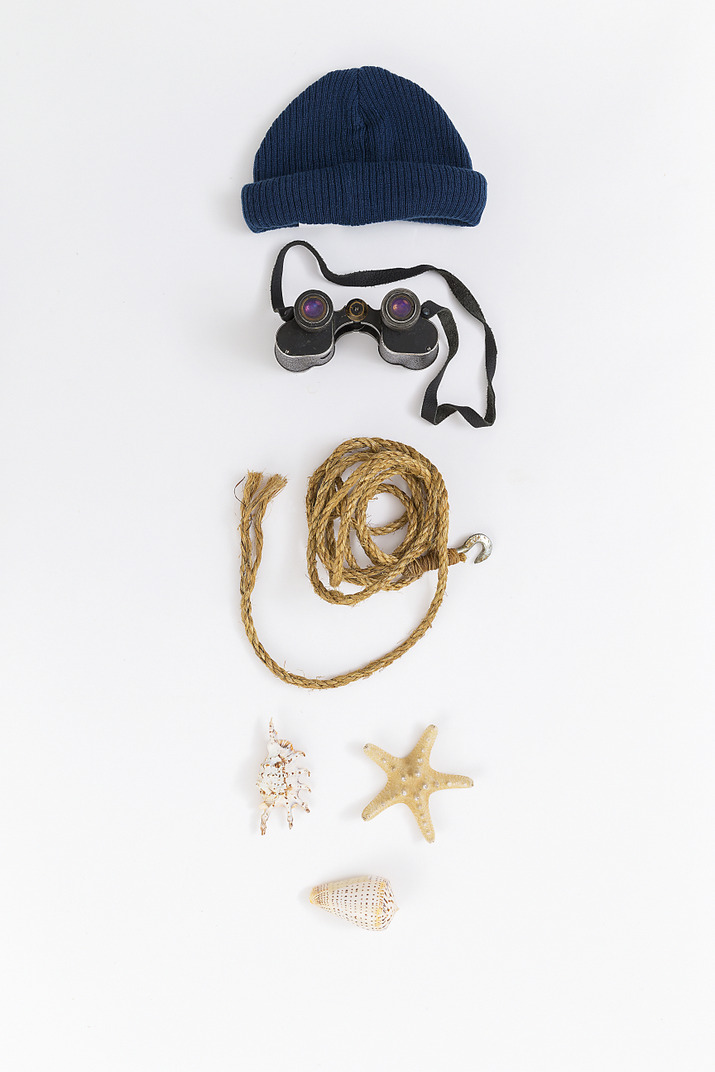 Rope, hat, shells and binoculars