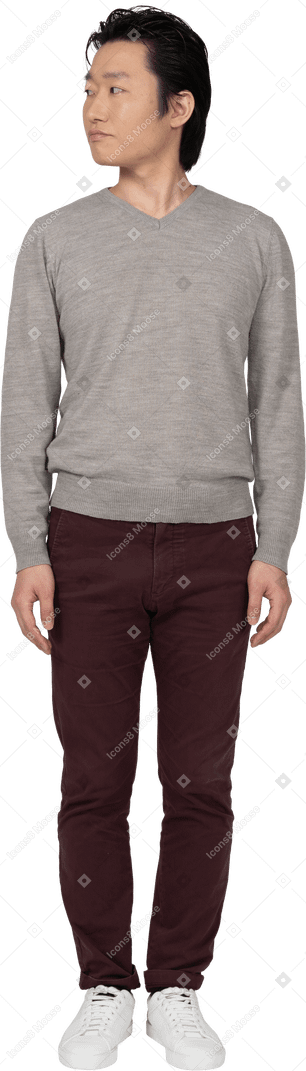 Homme en tenue décontractée debout