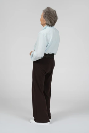 Three-quarter back view of an old woman